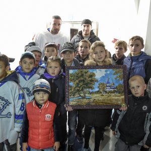 Хоккейная команда СКА с детьми детского дома "Светоч". 2017 год